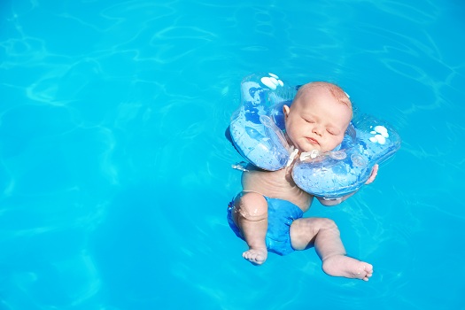 Tips for Introducing a Baby to a Swimming Pool