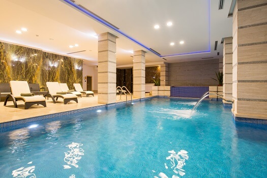 What Are Swim-Up Rooms in Hotels?